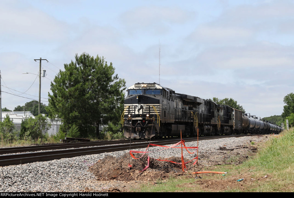 NS 4264 leads train 6W4 past the CSX "S" 161 mp